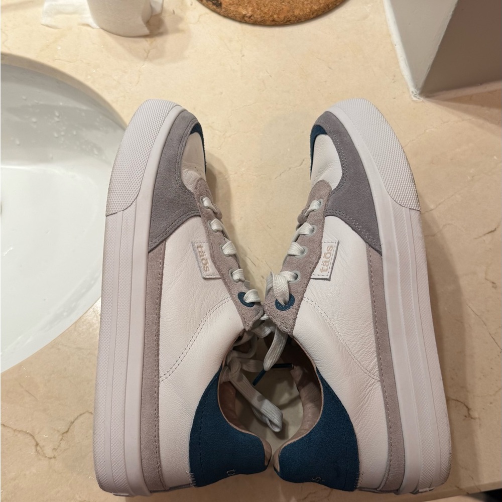 BNWT Taos Pop Soul Leather Sneaker, size 8 - Picture 3 of 6